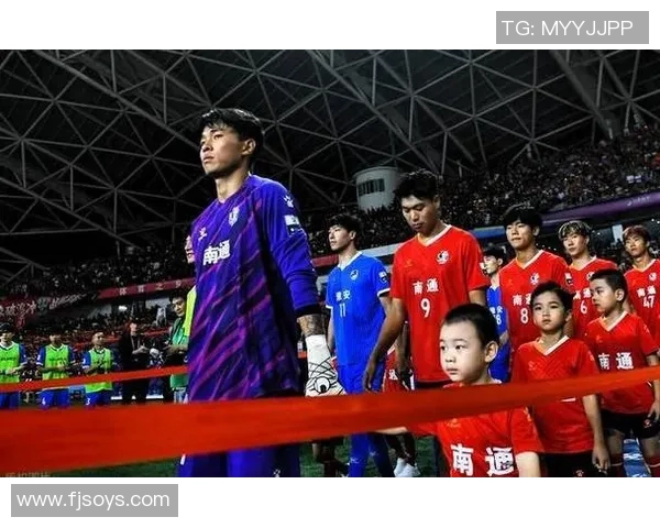 从草根到巅峰：草根足球球星逆袭成传奇的成长故事