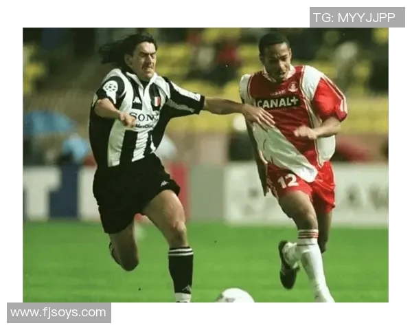 穿九号球衣的足球明星们及其传奇故事全揭秘